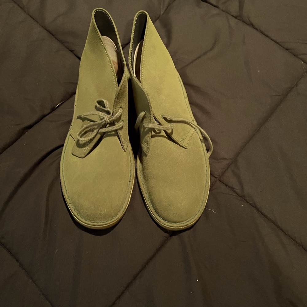 Clarks Desert Boots Olive Green size 9.5M